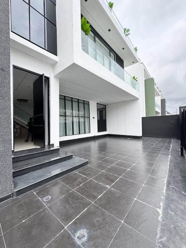 5 Bedroom Luxury Duplex with Pool in VGC Lagos for Sale