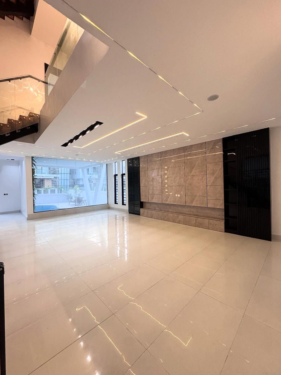 NEWLY BUILT 5BEDROOM FULLY DETACHED DUPLEX FOR SALE PPRICE DMLOCATION Chevron Lagos.Features 4