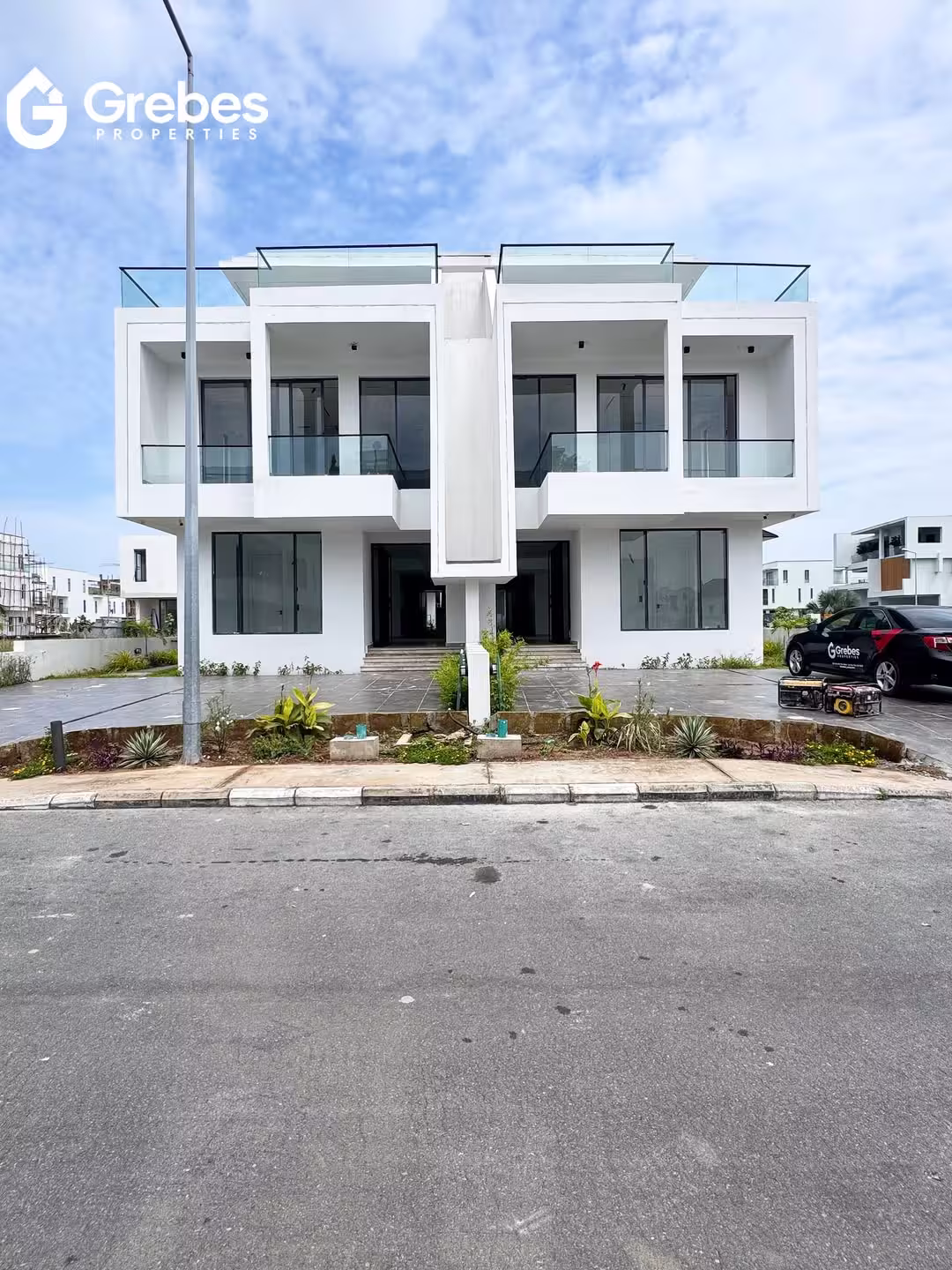 NEWLY BUILT 5BEDROOM SEMI DETACHED DUPLEX AVAILABLE FOR SALE PPRICE 1.3BillionLOCATION Ikate
