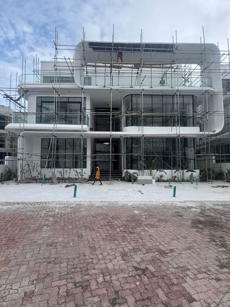 Spacious 4 Bedroom Terrace Duplex with BQ in Kado, Abuja for Sale