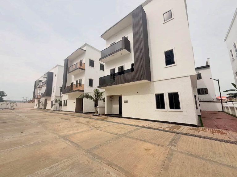5 Bed Detached Duplex in Osapa Lekki Lagos for Sale