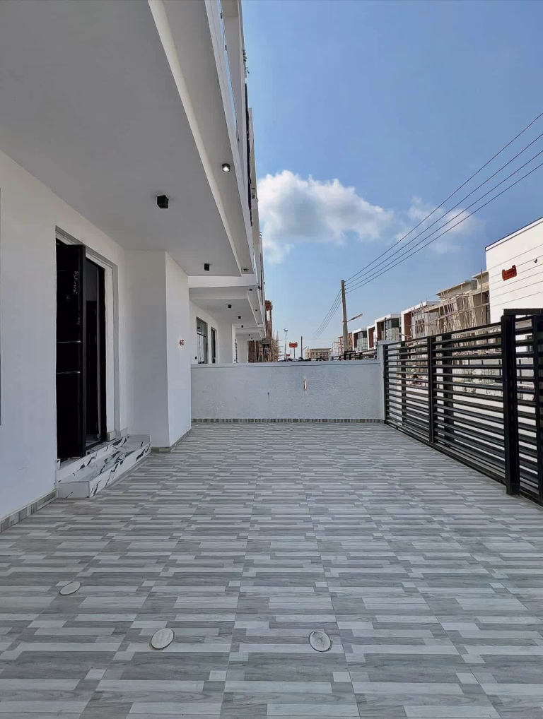 4 Bed Fully Detached Duplex in Idado Lekki Lagos for Sale