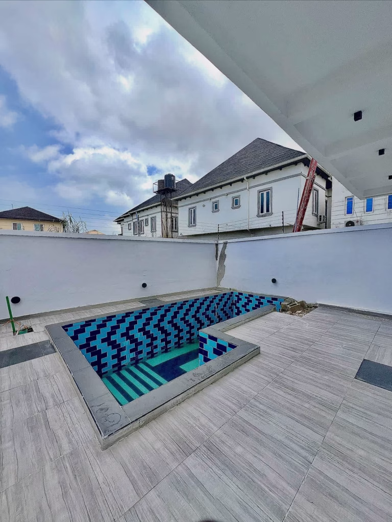 Spacious 4 Bedroom Terrace Duplex with BQ in Kado, Abuja for Sale