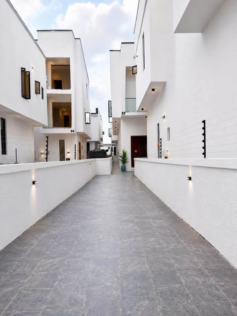 5 Bedroom Detached Duplex in Apo Resettlement Abuja for Sale