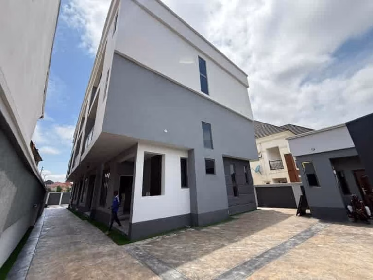 4 Bedroom Terrace in Mabushi Abuja for Sale