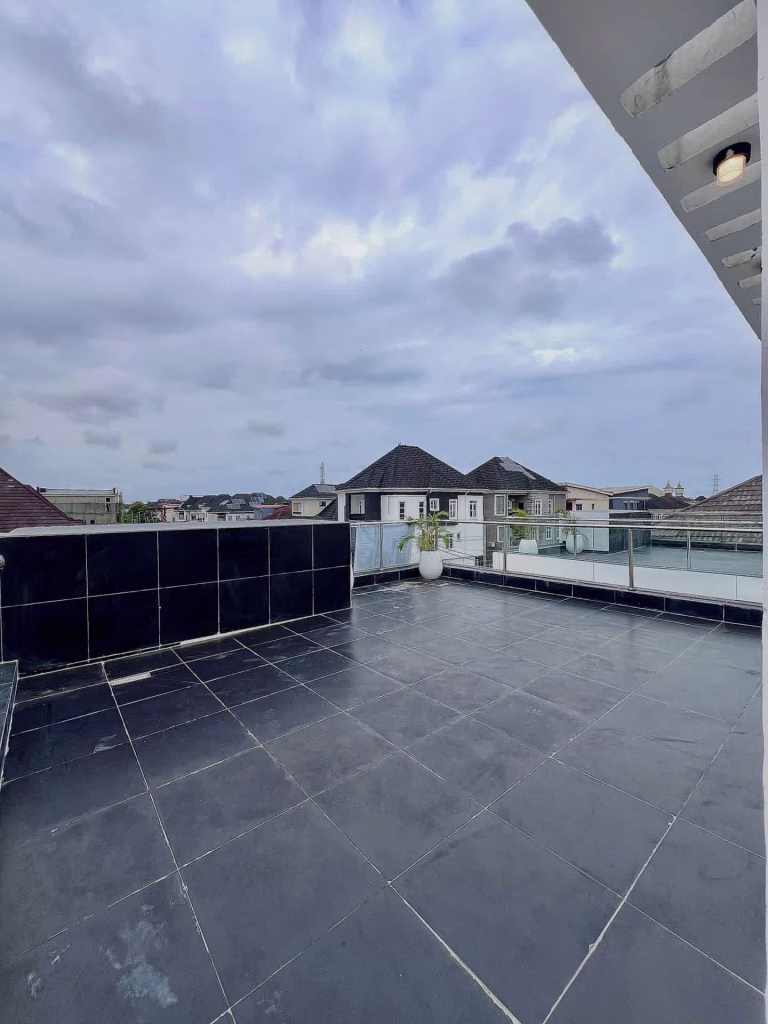 5-Bed Semi-Detached Duplex in Guzape Abuja for Sale
