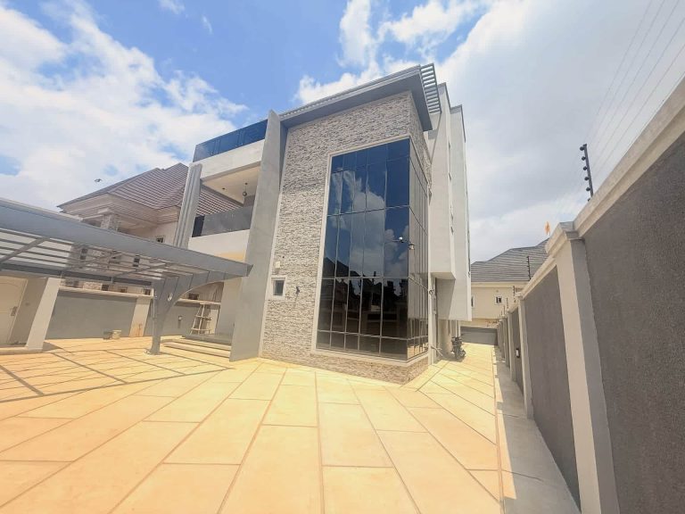 5 Bedroom Duplex in Chevron Lekki Lagos for Sale