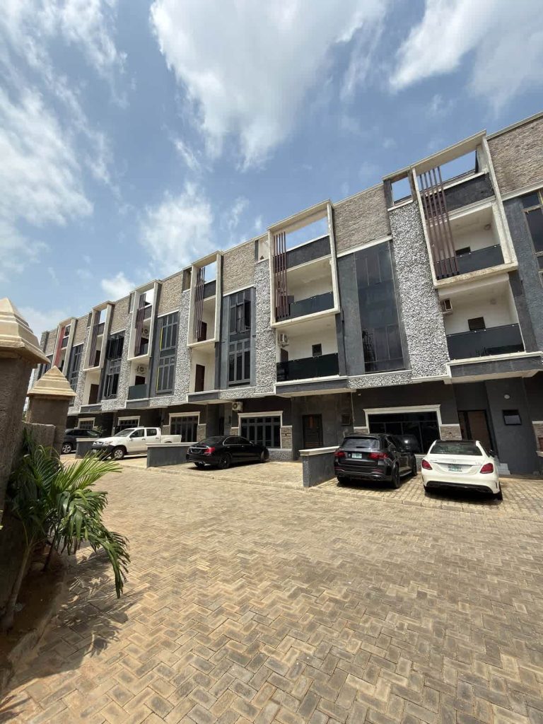 5 Bedroom Detached Duplex in Ikate: Elite Luxury & Lifestyle