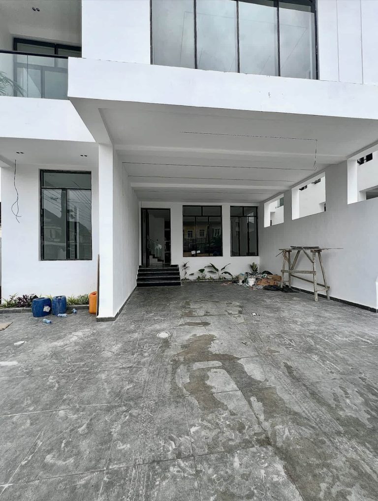 4 Bed Semi-Detached in Ikota Lekki for Sale : Stylish Family Living