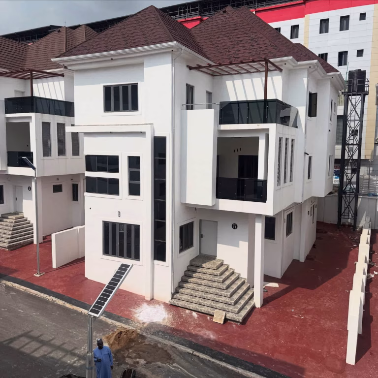 Elegant 4 Bedroom Contemporary Duplex in Akwaka PH for Sale