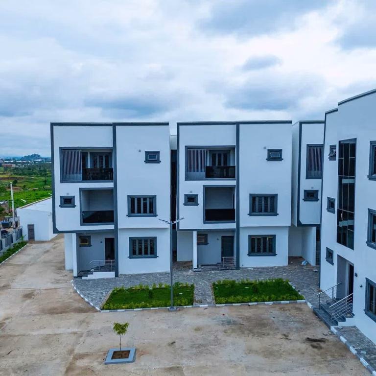 5 Bedroom Semi-Detached Duplex in Ajah Lagos for Sale