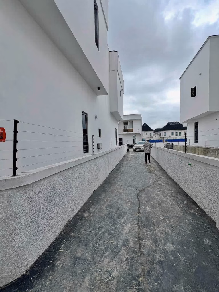 4 Bed Fully Detached Duplex in Idado Lekki Lagos for Sale