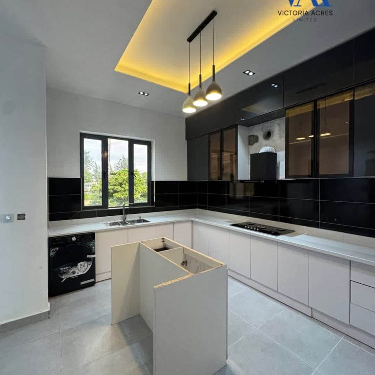 Elegant 4 Bedroom Contemporary Duplex in Akwaka PH for Sale