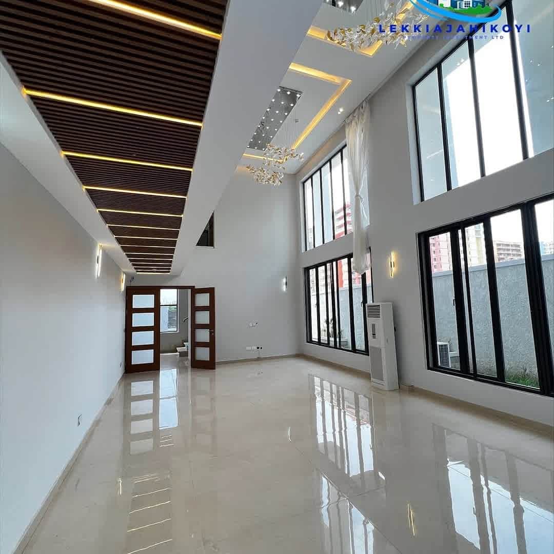 Luxury 6 Bed Detached House Banana Island for Sale