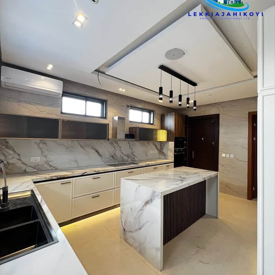 Luxury 6 Bed Detached House Banana Island for Sale