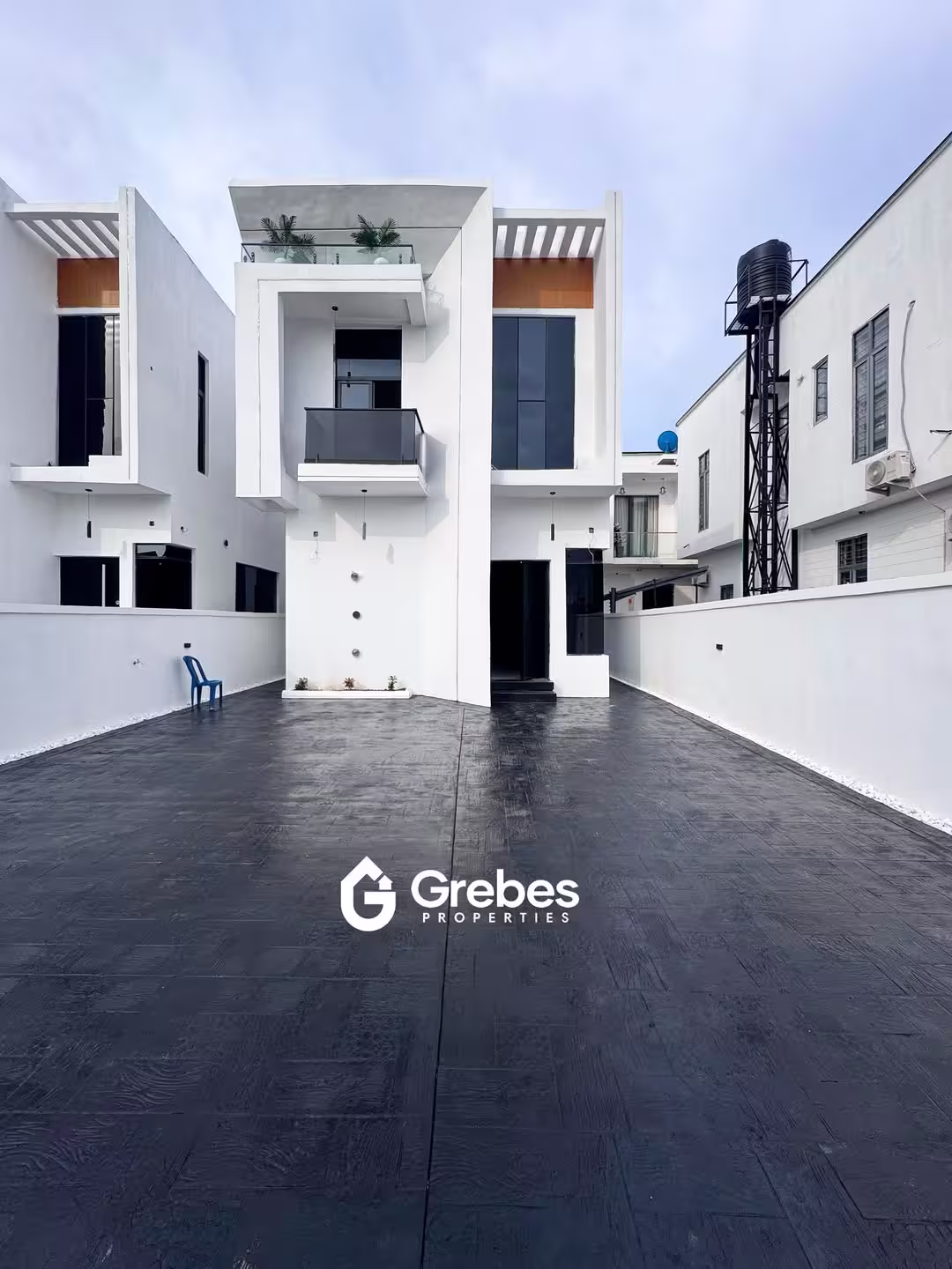 Single Location Luxury 5 Bedroom Duplex in VGC Lagos for Sale