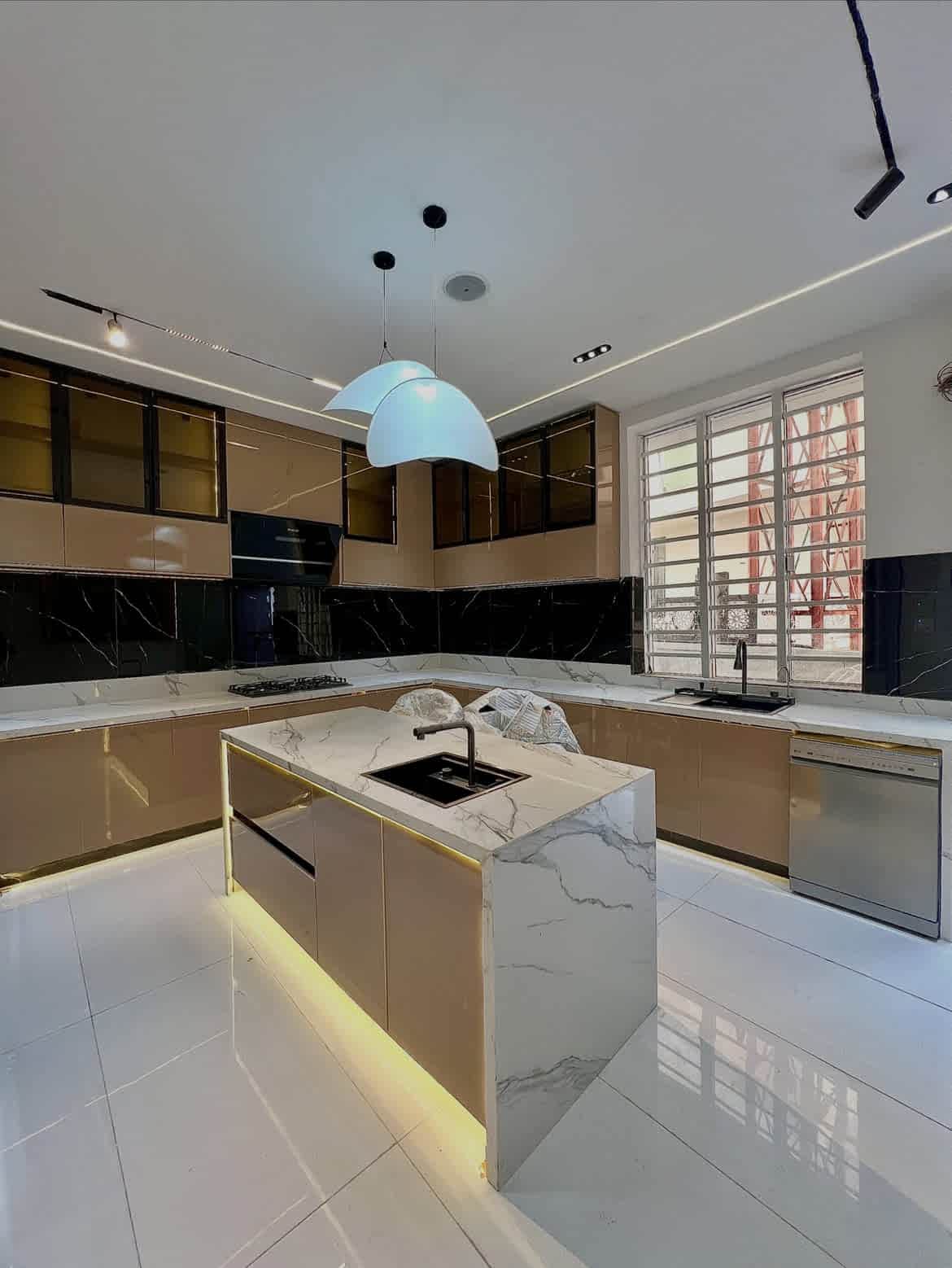 Single Tag Fully Automated 5 Bedroom Detached Home with Pool & Cinema in Chevron, Lekki