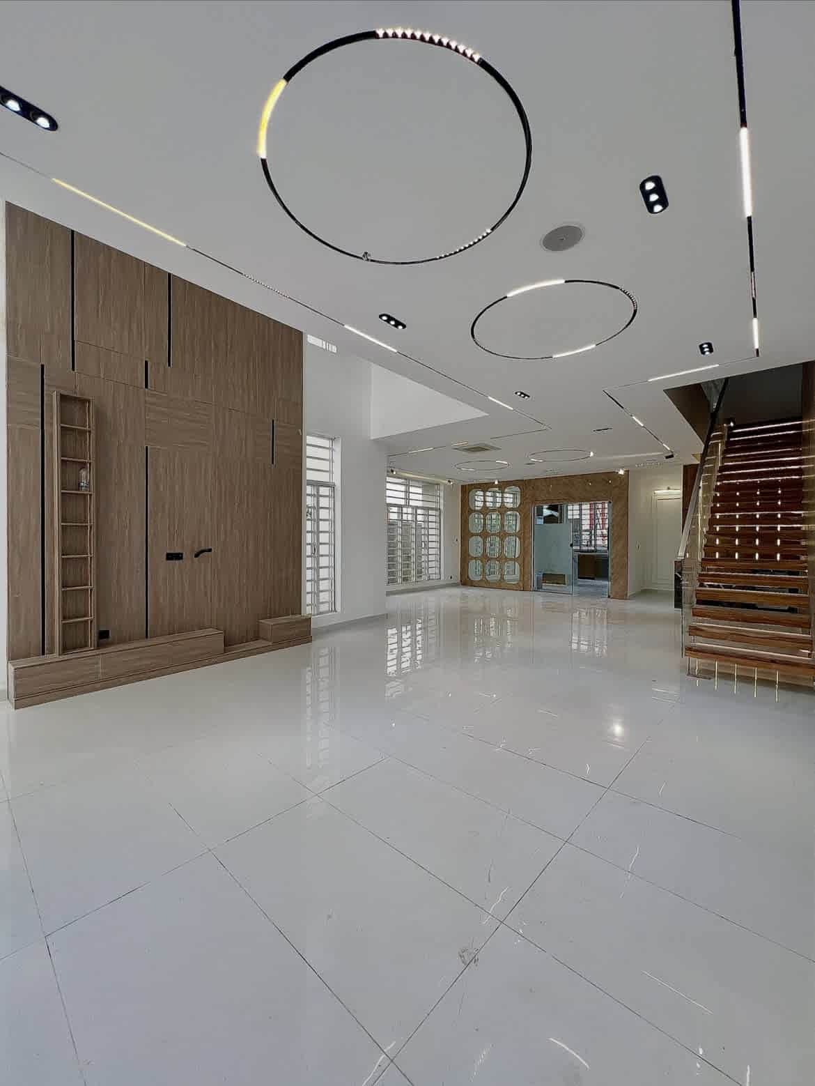 Single Tag Fully Automated 5 Bedroom Detached Home with Pool & Cinema in Chevron, Lekki