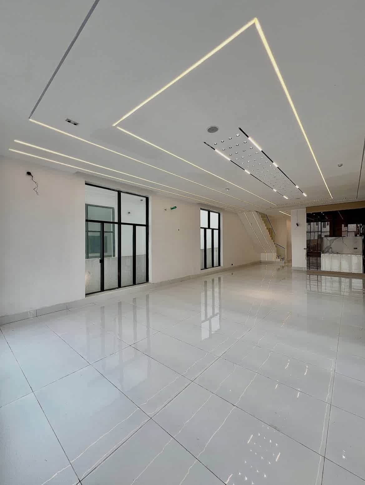 Single Tag modern 5 bedroom fully detached home with pool & dual kitchens in ajah, lagos