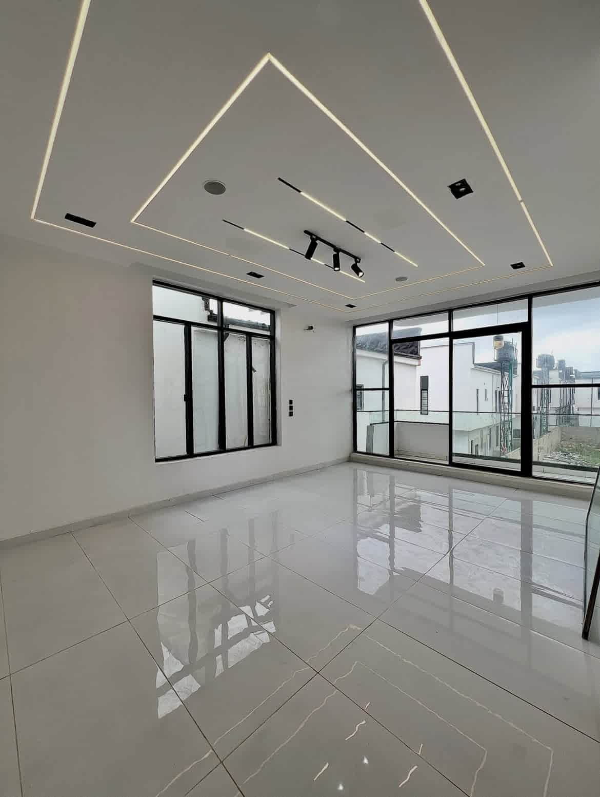 Single Tag modern 5 bedroom fully detached home with pool & dual kitchens in ajah, lagos