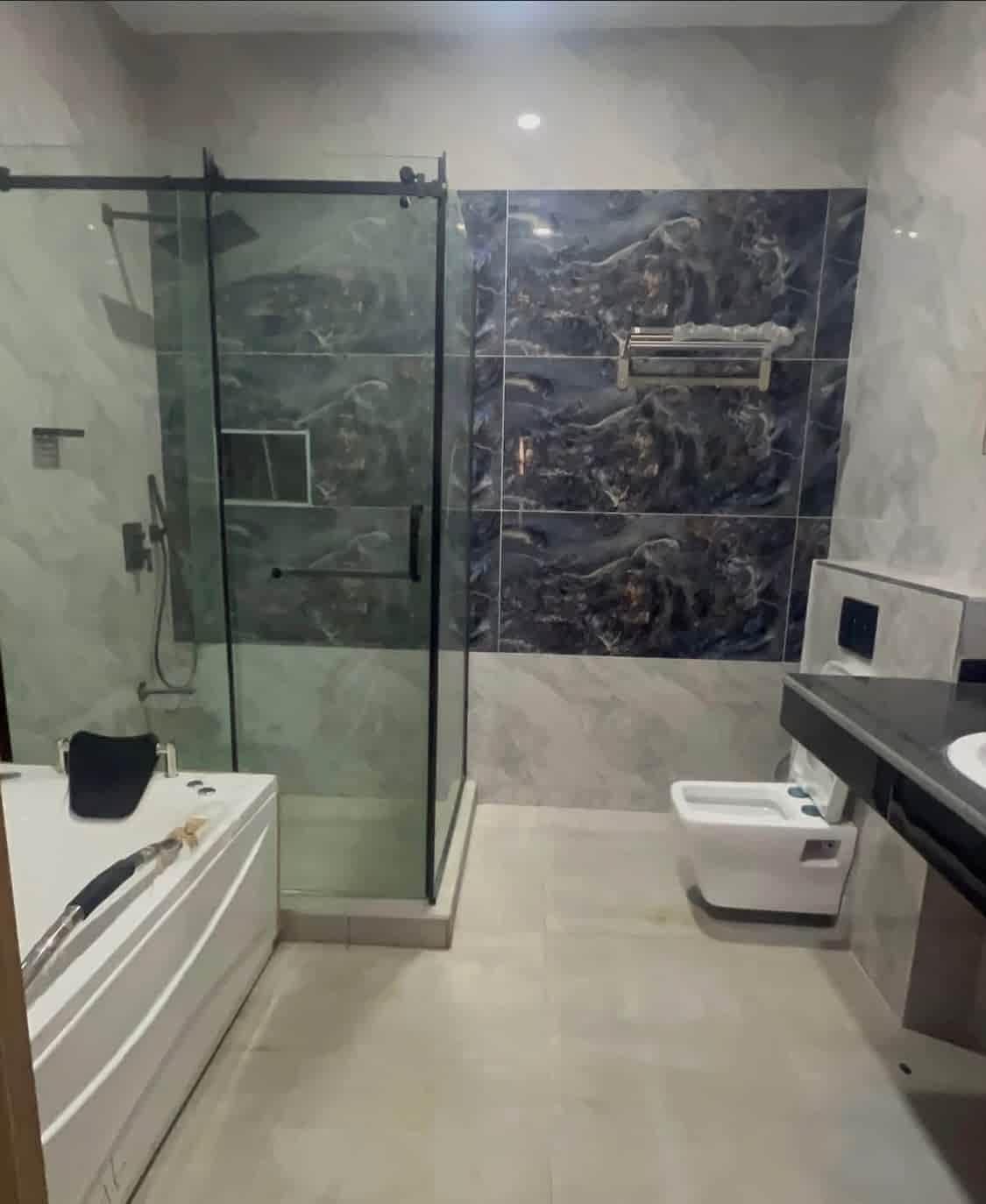 5 bedroom residence with pool & solar inverter in galadimawa, abuja