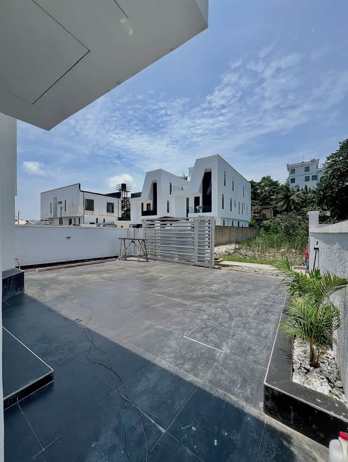 ultra luxury 5 bedroom fully detached home with cinema & pool in chevron, lekki