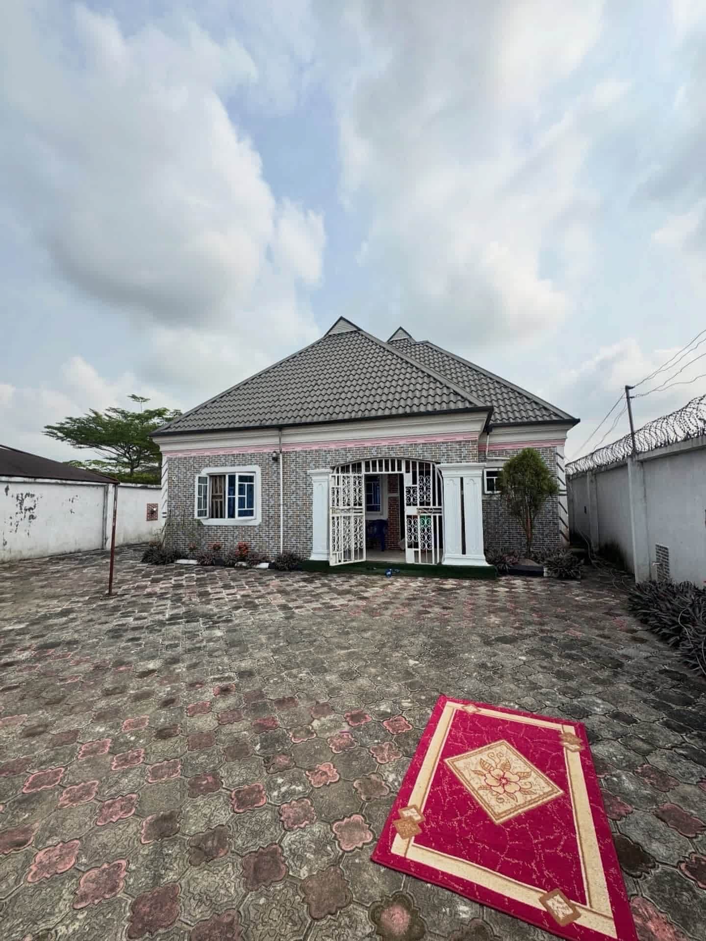 price slashed: 3 bedroom detached bungalow with home office in rumuekini, port harcourt
