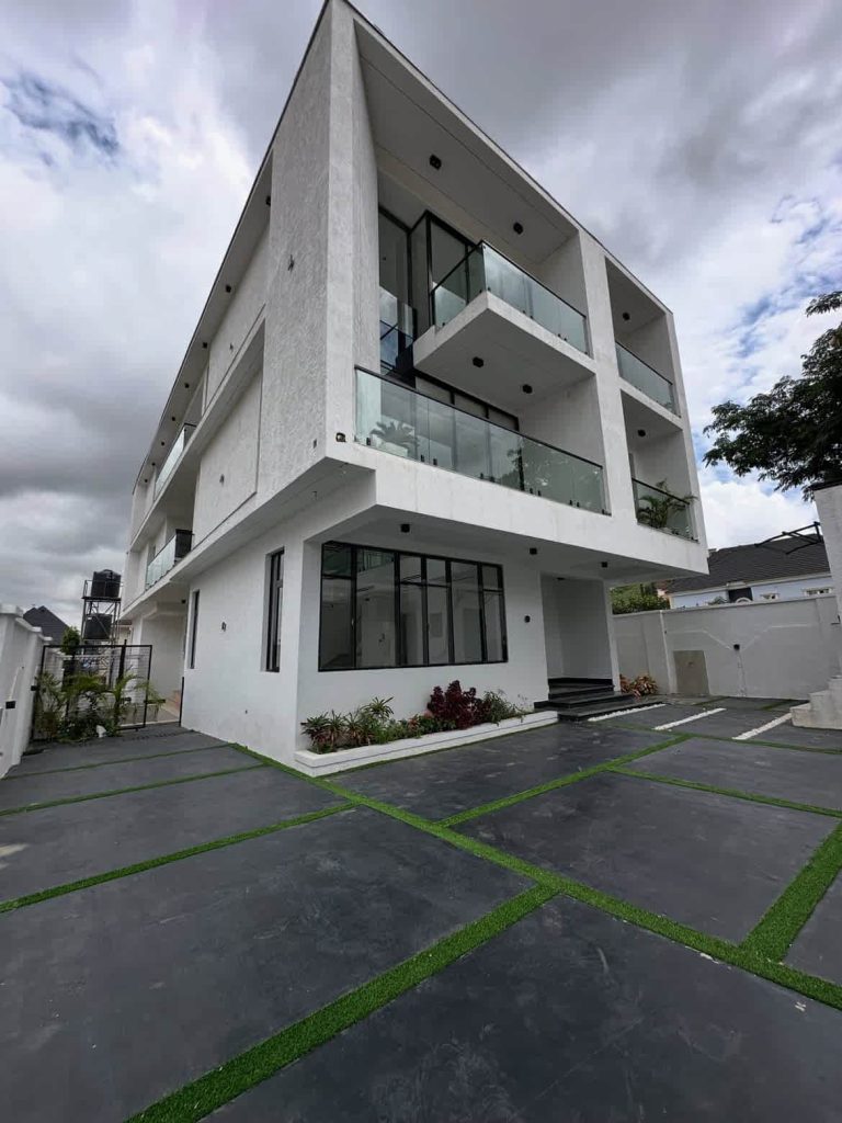Price Slashed: 3-Bedroom Detached Bungalow with Home Office in Rumuekini, Port Harcourt